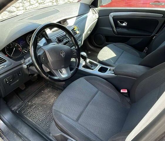 Серый Рено Лагуна, объемом двигателя 1.5 л и пробегом 232 тыс. км за 6400 $, фото 5 на Automoto.ua