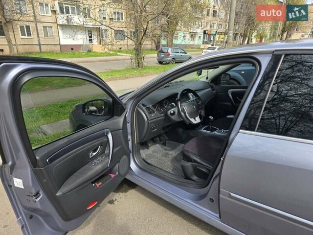 Серый Рено Лагуна, объемом двигателя 1.5 л и пробегом 310 тыс. км за 5300 $, фото 4 на Automoto.ua