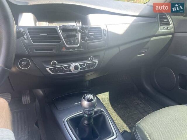 Серый Рено Лагуна, объемом двигателя 2 л и пробегом 270 тыс. км за 6150 $, фото 2 на Automoto.ua