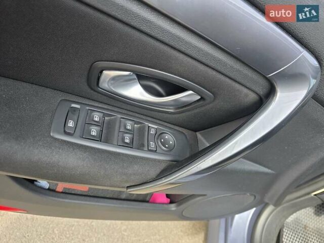 Серый Рено Лагуна, объемом двигателя 1.5 л и пробегом 310 тыс. км за 5300 $, фото 5 на Automoto.ua