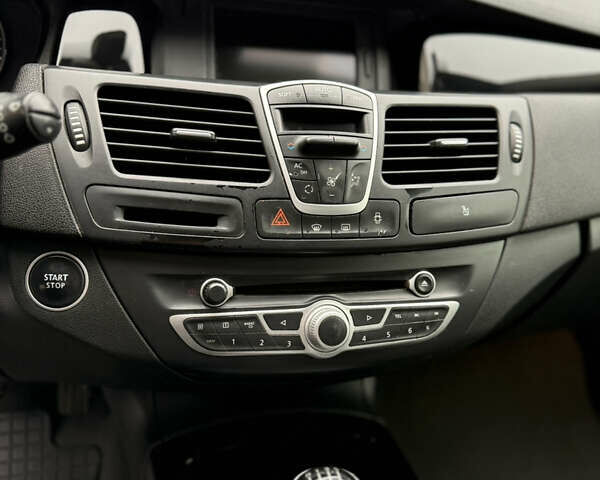 Серый Рено Лагуна, объемом двигателя 1.46 л и пробегом 290 тыс. км за 6500 $, фото 17 на Automoto.ua