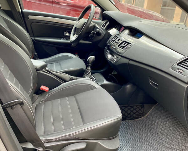 Рено Лагуна 2011 в Ивано-Франковске на Automoto.ua Серый Рено Лагуна, объемом двигателя 1.46 л и пробегом 224 тыс. км за 7400 $, фото 16 на Automoto.ua