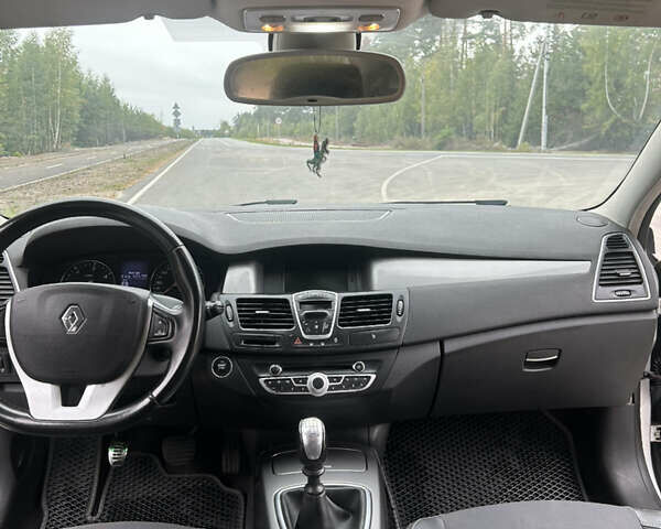 Серый Рено Лагуна, объемом двигателя 1.5 л и пробегом 327 тыс. км за 7000 $, фото 13 на Automoto.ua