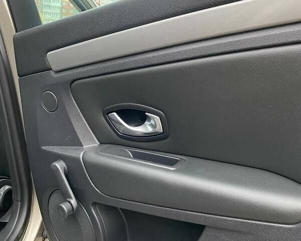 Сірий Рено Лагуна, об'ємом двигуна 1.46 л та пробігом 224 тис. км за 6800 $, фото 15 на Automoto.ua