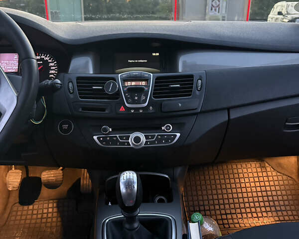 Серый Рено Лагуна, объемом двигателя 1.5 л и пробегом 205 тыс. км за 5999 $, фото 17 на Automoto.ua