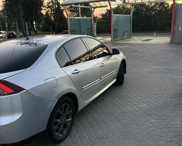 Серый Рено Лагуна, объемом двигателя 1.5 л и пробегом 205 тыс. км за 5999 $, фото 6 на Automoto.ua