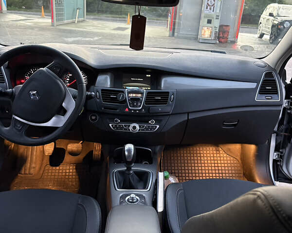 Серый Рено Лагуна, объемом двигателя 1.5 л и пробегом 205 тыс. км за 5999 $, фото 12 на Automoto.ua