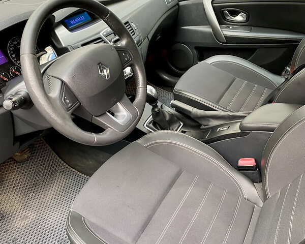 Рено Лагуна 2011 в Ивано-Франковске на Automoto.ua Серый Рено Лагуна, объемом двигателя 1.46 л и пробегом 224 тыс. км за 7400 $, фото 11 на Automoto.ua