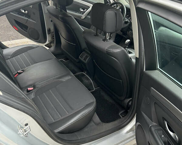 Серый Рено Лагуна, объемом двигателя 1.5 л и пробегом 327 тыс. км за 7000 $, фото 16 на Automoto.ua