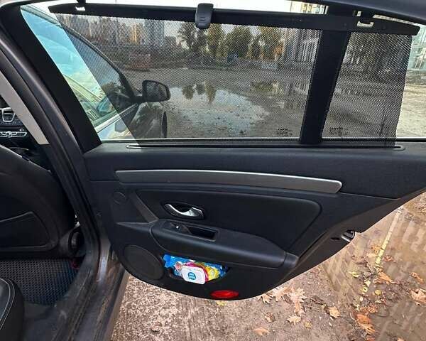 Серый Рено Лагуна, объемом двигателя 2 л и пробегом 210 тыс. км за 5400 $, фото 9 на Automoto.ua