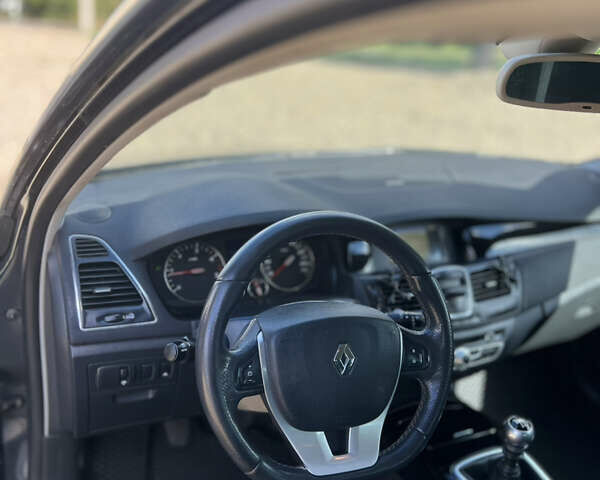 Сірий Рено Лагуна, об'ємом двигуна 2 л та пробігом 275 тис. км за 6900 $, фото 22 на Automoto.ua