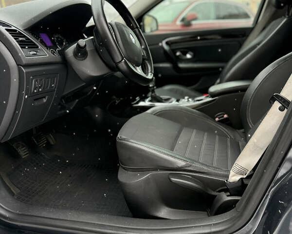 Серый Рено Лагуна, объемом двигателя 1.46 л и пробегом 290 тыс. км за 6500 $, фото 14 на Automoto.ua