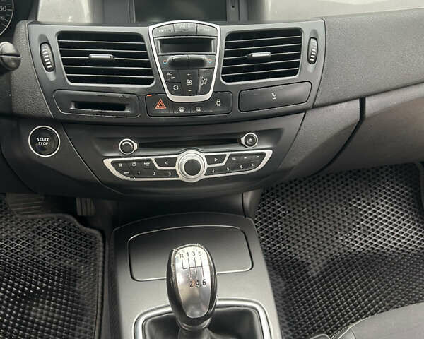 Серый Рено Лагуна, объемом двигателя 1.5 л и пробегом 327 тыс. км за 7000 $, фото 12 на Automoto.ua