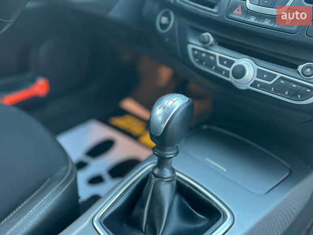 Рено Лагуна 2012 в Коломые на Automoto.ua Серый Рено Лагуна, объемом двигателя 1.46 л и пробегом 238 тыс. км за 7800 $, фото 13 на Automoto.ua