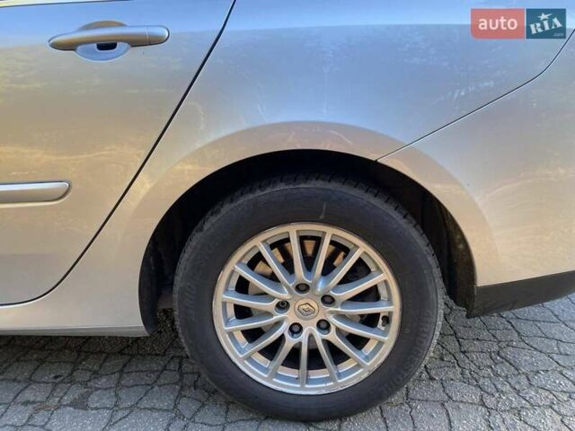 Серый Рено Лагуна, объемом двигателя 1.46 л и пробегом 205 тыс. км за 7500 $, фото 16 на Automoto.ua