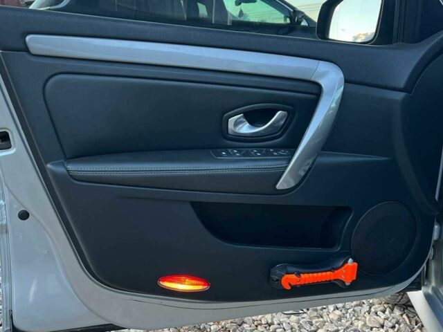 Рено Лагуна 2012 в Коломые на Automoto.ua Серый Рено Лагуна, объемом двигателя 1.5 л и пробегом 238 тыс. км за 7800 $, фото 23 на Automoto.ua