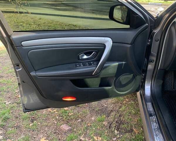 Серый Рено Лагуна, объемом двигателя 1.5 л и пробегом 370 тыс. км за 6500 $, фото 18 на Automoto.ua