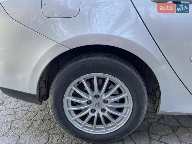 Серый Рено Лагуна, объемом двигателя 1.46 л и пробегом 205 тыс. км за 7500 $, фото 15 на Automoto.ua