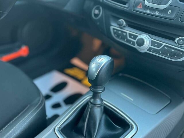 Рено Лагуна 2012 в Коломые на Automoto.ua Серый Рено Лагуна, объемом двигателя 1.5 л и пробегом 238 тыс. км за 7800 $, фото 13 на Automoto.ua