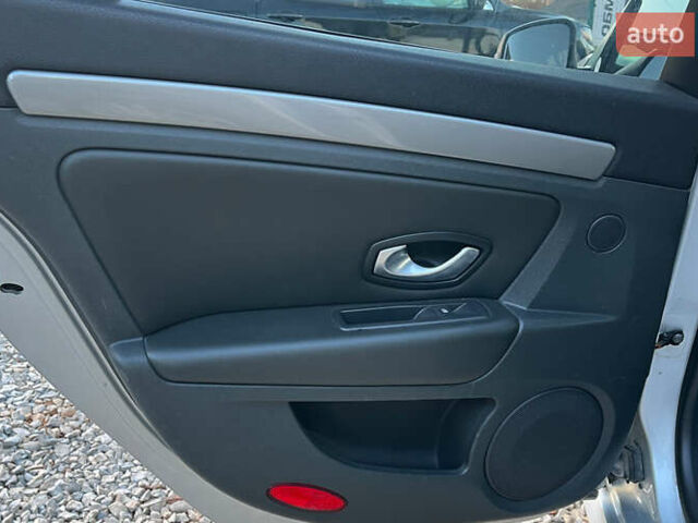 Рено Лагуна 2012 в Коломые на Automoto.ua Серый Рено Лагуна, объемом двигателя 1.46 л и пробегом 238 тыс. км за 7800 $, фото 24 на Automoto.ua