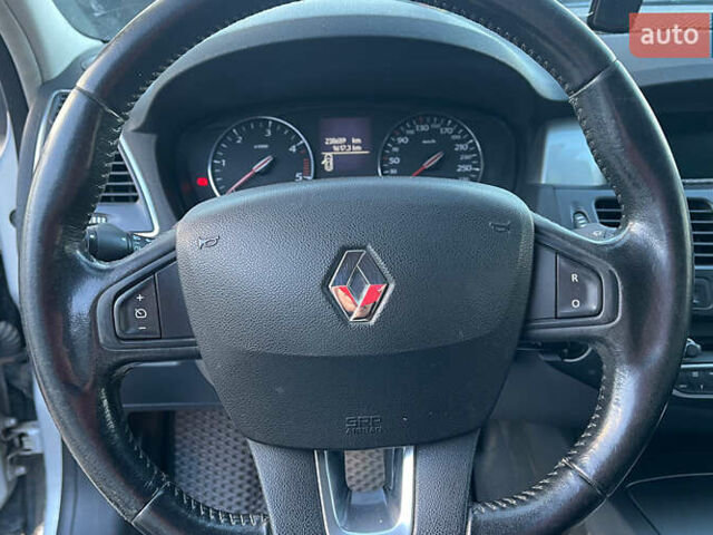 Рено Лагуна 2012 в Коломые на Automoto.ua Серый Рено Лагуна, объемом двигателя 1.46 л и пробегом 238 тыс. км за 7800 $, фото 10 на Automoto.ua