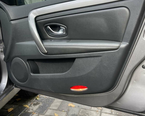 Сірий Рено Лагуна, об'ємом двигуна 1.5 л та пробігом 270 тис. км за 8300 $, фото 19 на Automoto.ua