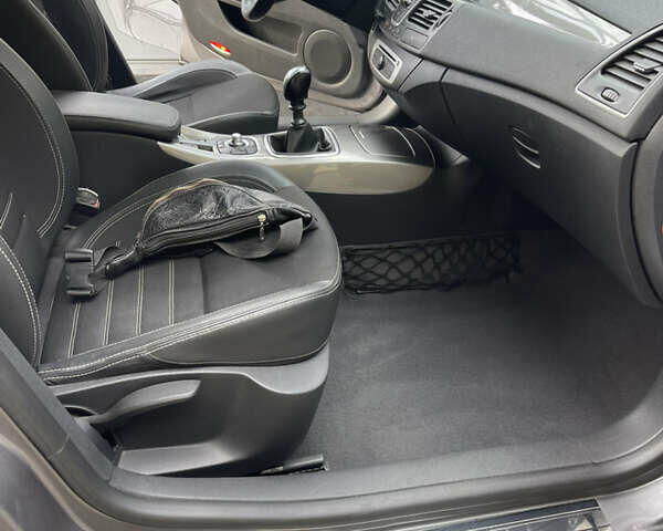 Сірий Рено Лагуна, об'ємом двигуна 1.5 л та пробігом 270 тис. км за 8300 $, фото 18 на Automoto.ua