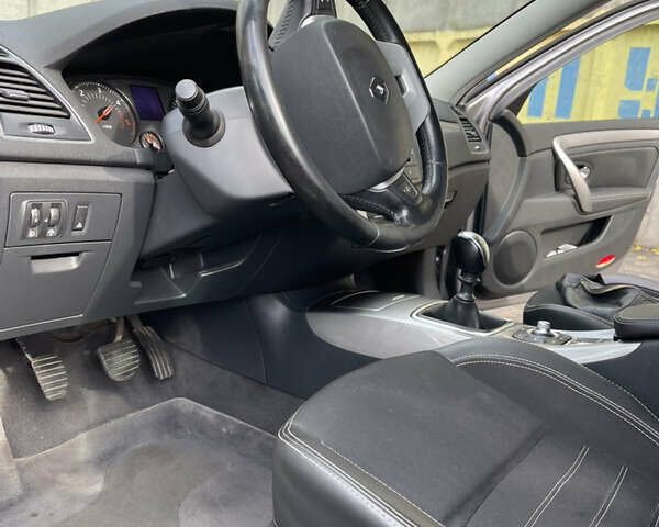 Сірий Рено Лагуна, об'ємом двигуна 1.5 л та пробігом 270 тис. км за 8300 $, фото 7 на Automoto.ua