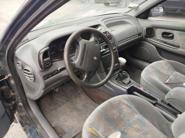 Рено Лагуна 1994 в Гайсине на Automoto.ua Синий Рено Лагуна, объемом двигателя 2 л и пробегом 300 тыс. км за 850 $, фото 7 на Automoto.ua