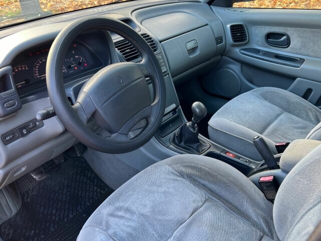 Рено Лагуна 1998 в Кременчуге на Automoto.ua Синий Рено Лагуна, объемом двигателя 2 л и пробегом 400 тыс. км за 2300 $, фото 9 на Automoto.ua