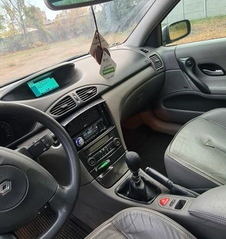 Синий Рено Лагуна, объемом двигателя 1.9 л и пробегом 280 тыс. км за 2800 $, фото 9 на Automoto.ua