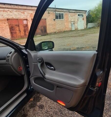 Синий Рено Лагуна, объемом двигателя 1.9 л и пробегом 282 тыс. км за 2550 $, фото 13 на Automoto.ua