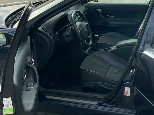 Синий Рено Лагуна, объемом двигателя 2 л и пробегом 215 тыс. км за 4200 $, фото 5 на Automoto.ua