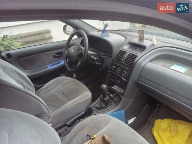 Синий Рено Лагуна, объемом двигателя 1.8 л и пробегом 400 тыс. км за 900 $, фото 1 на Automoto.ua