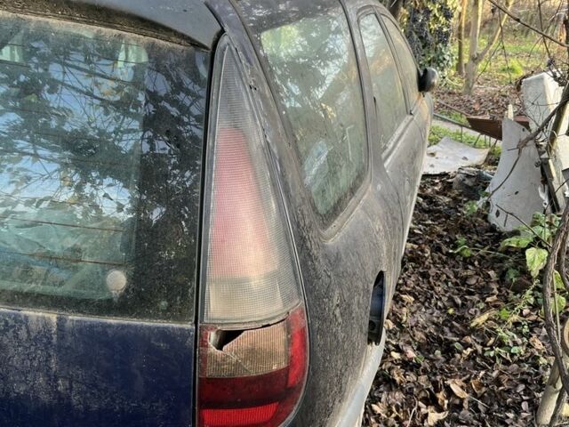 Синий Рено Лагуна, объемом двигателя 1.9 л и пробегом 300 тыс. км за 1000 $, фото 7 на Automoto.ua