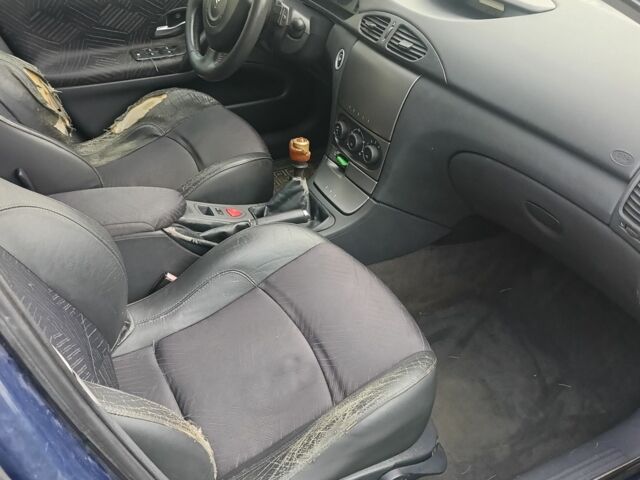 Синий Рено Лагуна, объемом двигателя 1.9 л и пробегом 400 тыс. км за 2200 $, фото 7 на Automoto.ua