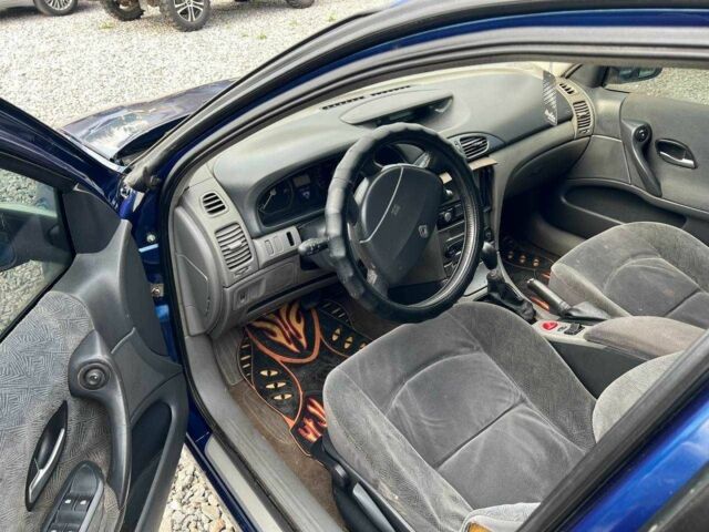 Синий Рено Лагуна, объемом двигателя 1.9 л и пробегом 300 тыс. км за 2000 $, фото 4 на Automoto.ua