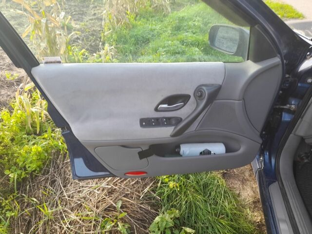 Синий Рено Лагуна, объемом двигателя 1.9 л и пробегом 203 тыс. км за 2799 $, фото 4 на Automoto.ua