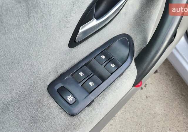 Синій Рено Лагуна, об'ємом двигуна 1.8 л та пробігом 154 тис. км за 3300 $, фото 14 на Automoto.ua