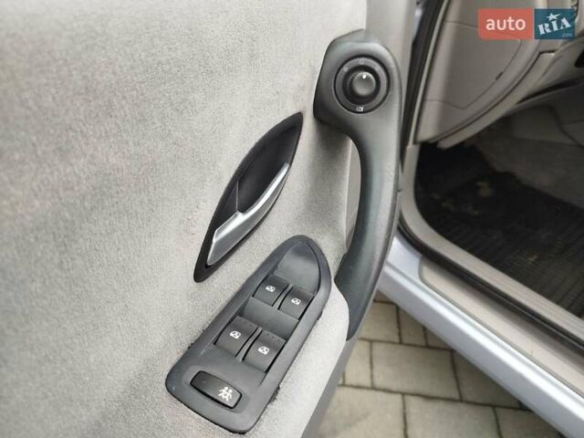 Синій Рено Лагуна, об'ємом двигуна 1.8 л та пробігом 154 тис. км за 4000 $, фото 38 на Automoto.ua