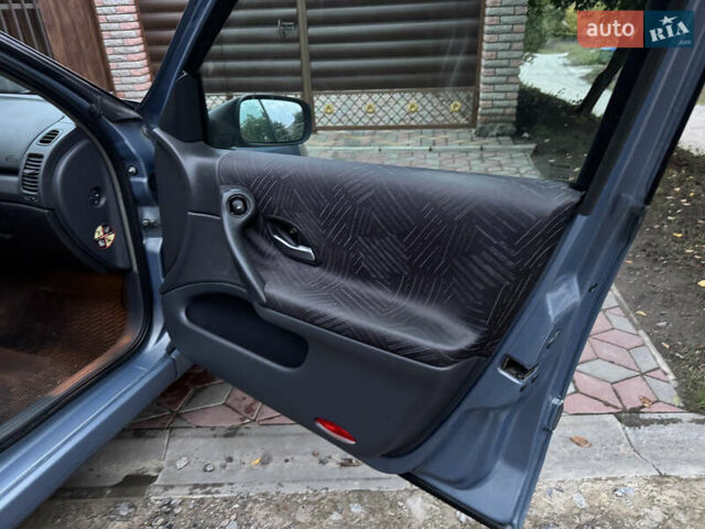 Синий Рено Лагуна, объемом двигателя 2 л и пробегом 280 тыс. км за 2650 $, фото 14 на Automoto.ua