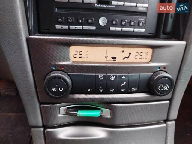 Синий Рено Лагуна, объемом двигателя 2.19 л и пробегом 308 тыс. км за 3400 $, фото 12 на Automoto.ua