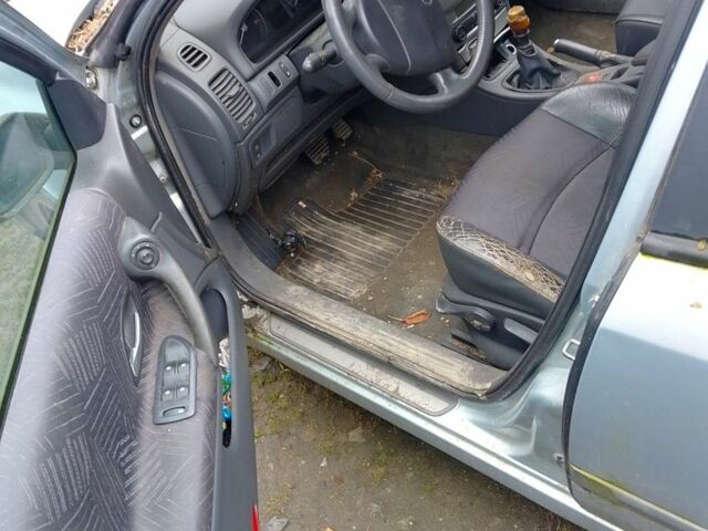 Синий Рено Лагуна, объемом двигателя 0 л и пробегом 220 тыс. км за 1000 $, фото 3 на Automoto.ua