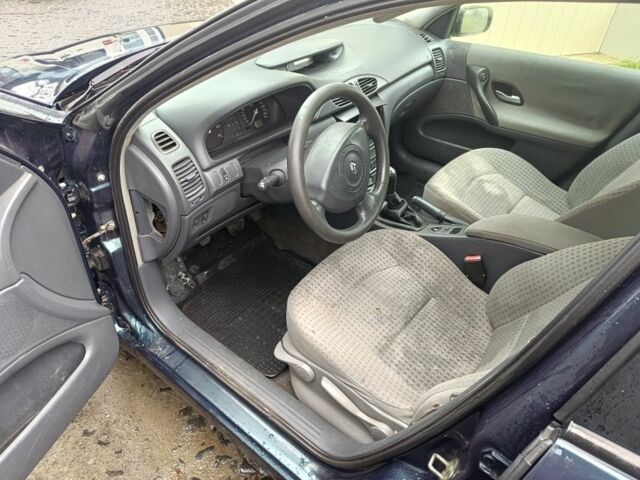 Синий Рено Лагуна, объемом двигателя 1.8 л и пробегом 308 тыс. км за 2400 $, фото 10 на Automoto.ua