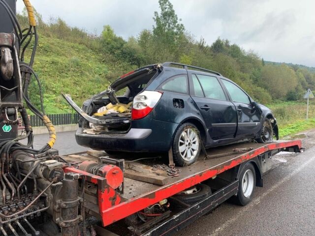 Рено Лагуна 2003 в Старом Самборе на Automoto.ua Синий Рено Лагуна, объемом двигателя 0 л и пробегом 348 тыс. км за 800 $, фото 2 на Automoto.ua