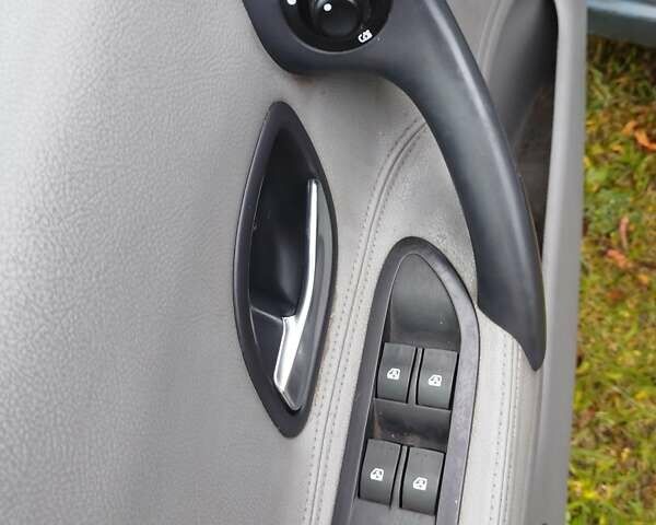 Синий Рено Лагуна, объемом двигателя 2.19 л и пробегом 308 тыс. км за 3400 $, фото 10 на Automoto.ua