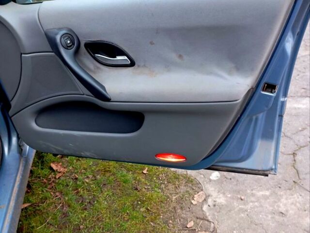 Синий Рено Лагуна, объемом двигателя 1.8 л и пробегом 0 тыс. км за 4000 $, фото 7 на Automoto.ua