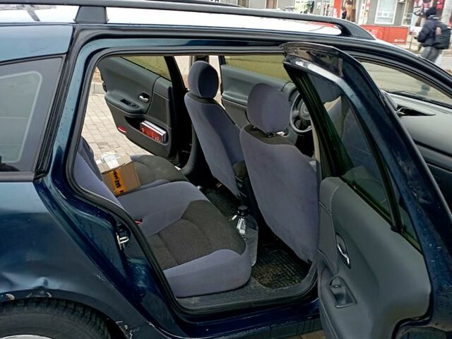 Синий Рено Лагуна, объемом двигателя 1.8 л и пробегом 260 тыс. км за 3800 $, фото 2 на Automoto.ua