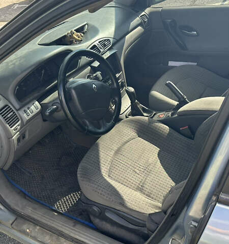 Синій Рено Лагуна, об'ємом двигуна 2 л та пробігом 309 тис. км за 4000 $, фото 7 на Automoto.ua