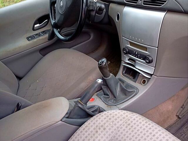 Синий Рено Лагуна, объемом двигателя 1.8 л и пробегом 0 тыс. км за 4000 $, фото 10 на Automoto.ua